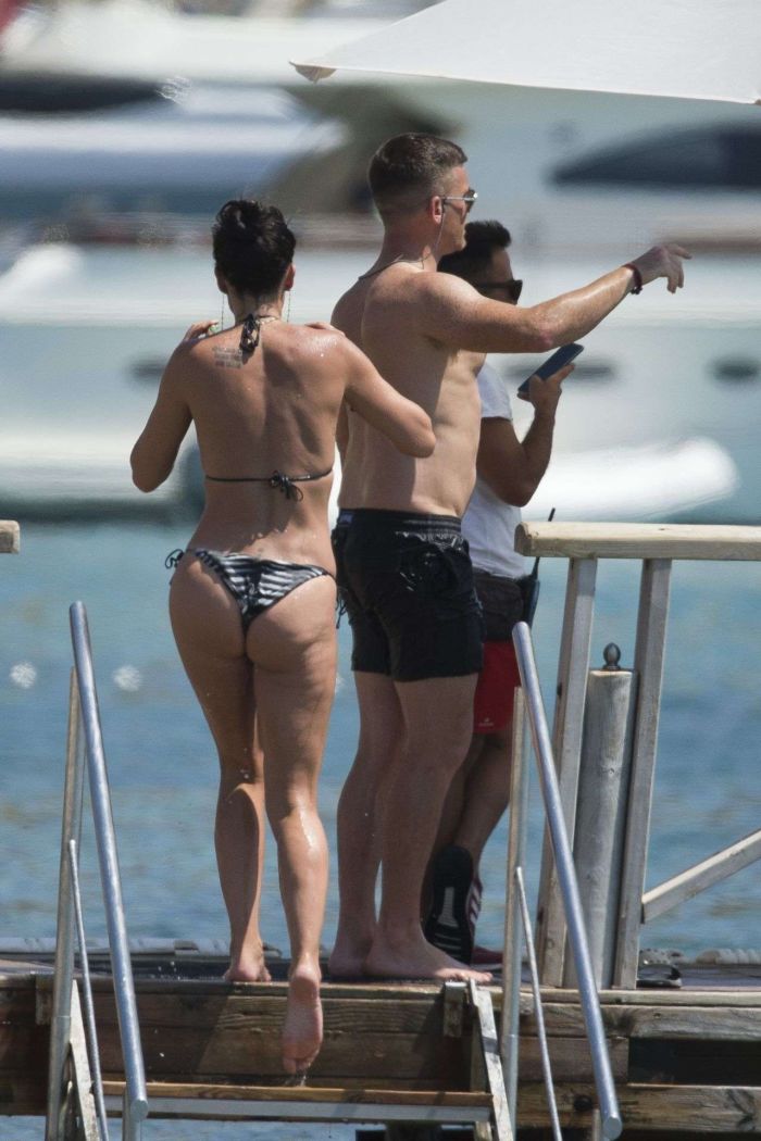 Danielle Lloyd Parting In Bikini With Her Husband Michael And Friends In Ibiza