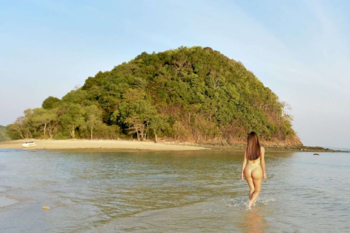 Demi Rose Mawby Raising The Temperatures At A Thai Beach