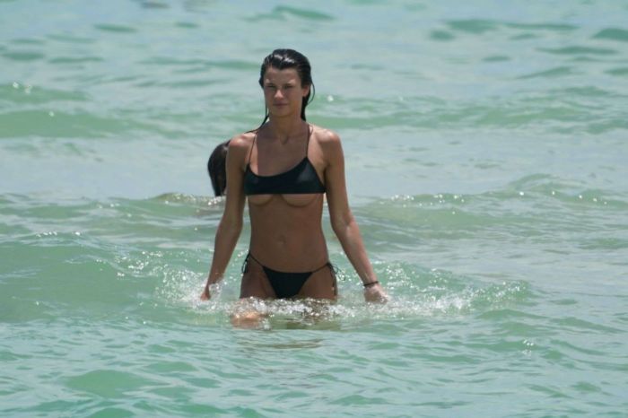 Destiny Sierra In A Black Bikini On Miami Beach