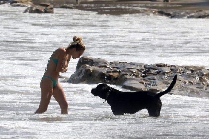 Dylan Penn Holidaying On Mother's Day Morning With Mom Robin Wright At The Beach