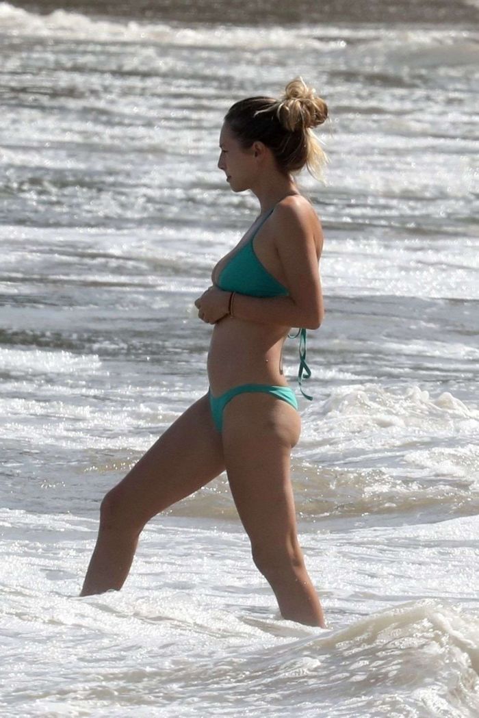 Dylan Penn Holidaying On Mother's Day Morning With Mom Robin Wright At The Beach
