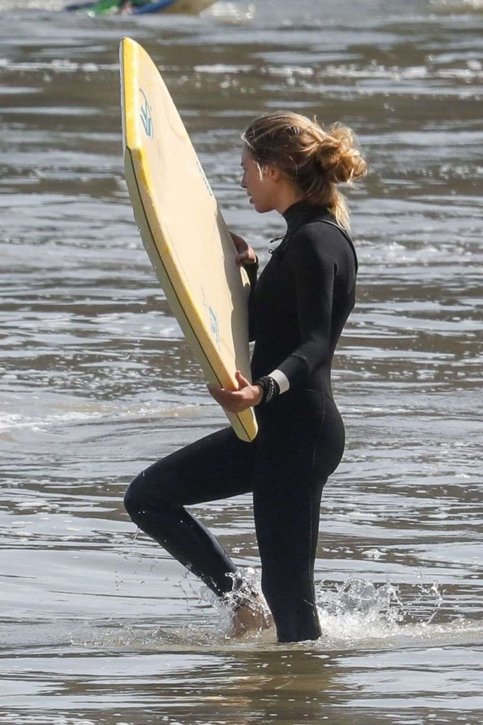 Dylan Penn Holidaying On Mother's Day Morning With Mom Robin Wright At The Beach
