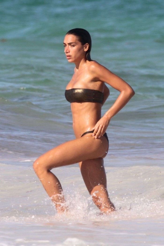 Elisa De Panicis Spotted With Fellow Model Friend Elena Gusmeroli At The Beach