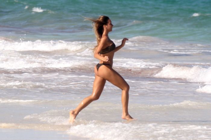 Elisa De Panicis Spotted With Fellow Model Friend Elena Gusmeroli At The Beach