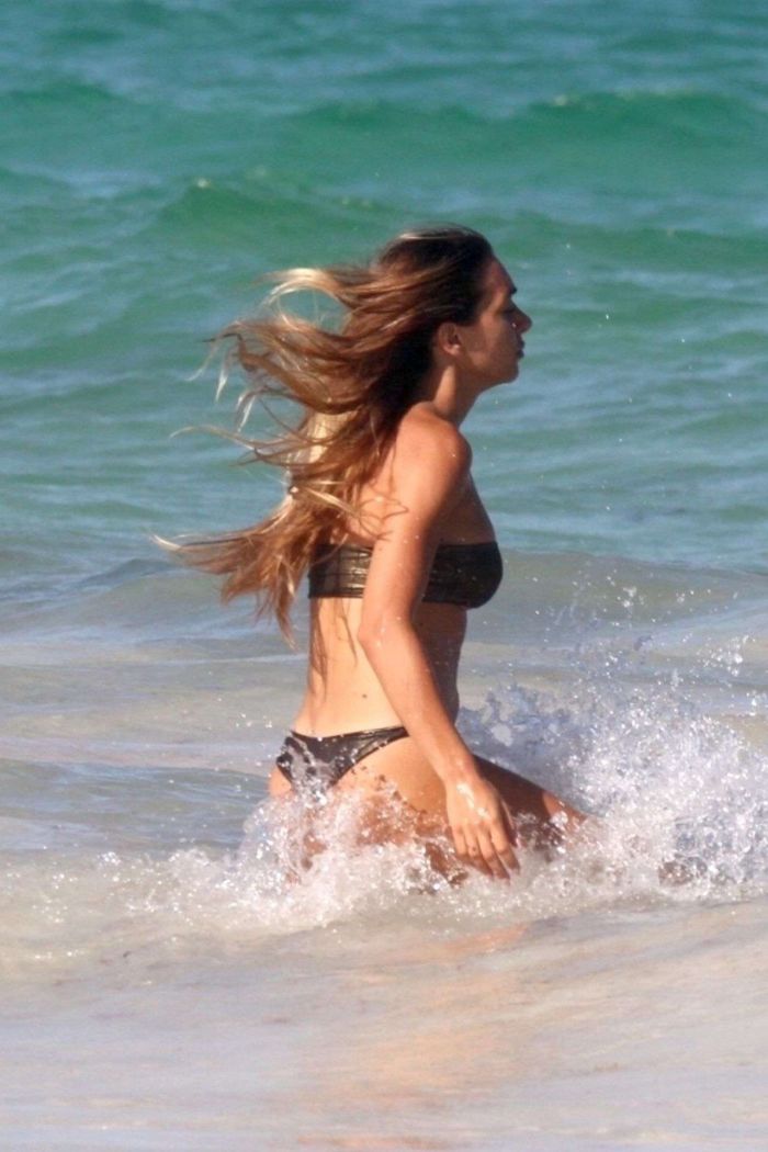 Elisa De Panicis Spotted With Fellow Model Friend Elena Gusmeroli At The Beach