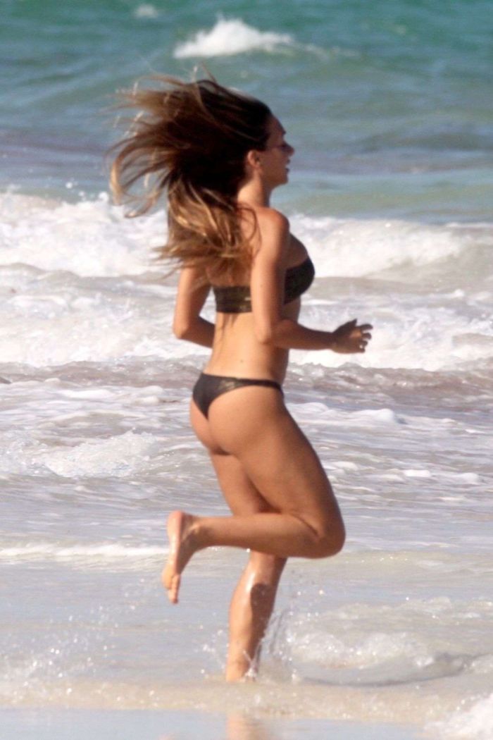 Elisa De Panicis Spotted With Fellow Model Friend Elena Gusmeroli At The Beach