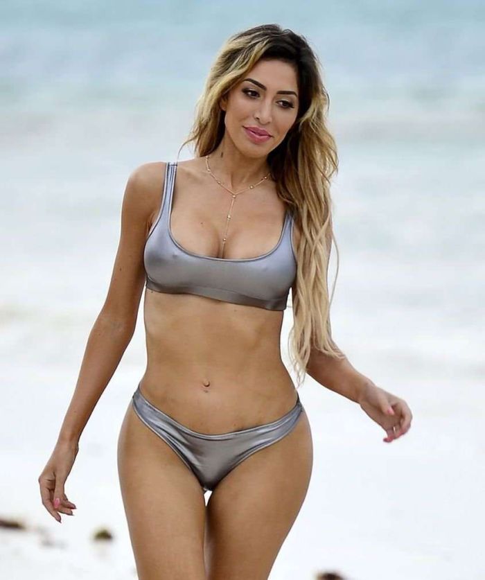 Farrah Abraham's Special Photoshoot In A Grey Bikini In Mexico