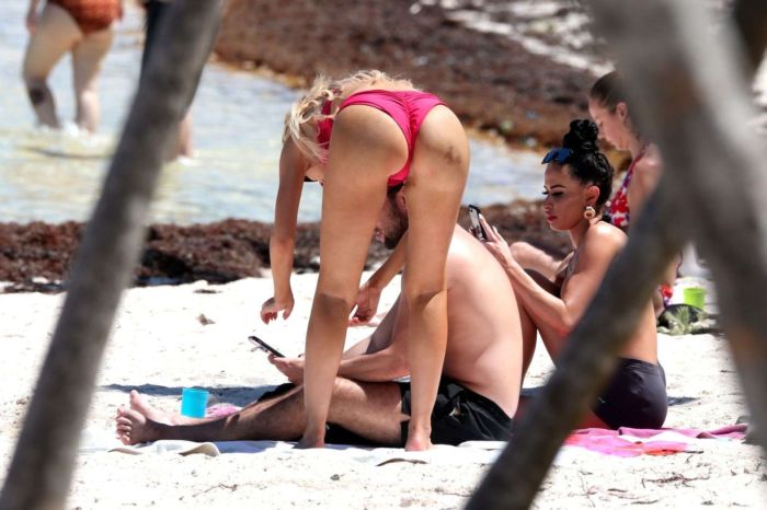 Farrah Abraham Candids In Pink Bikini At The Beach In Tulum, Mexico