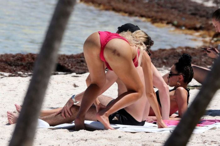 Farrah Abraham Candids In Pink Bikini At The Beach In Tulum, Mexico
