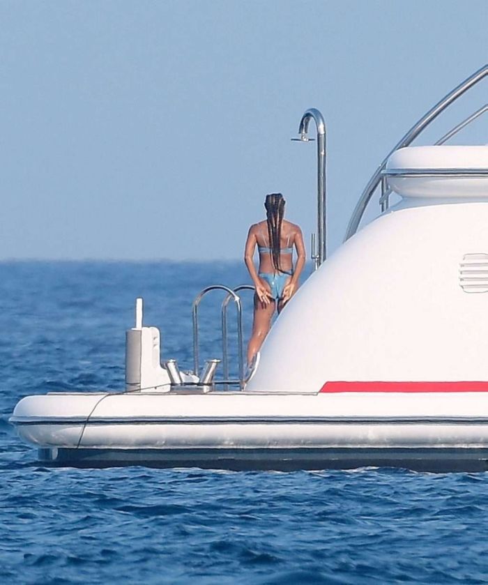 Gabrielle Union And Dwyane Wade Vacationing On A Luxury Yacht In St Tropez