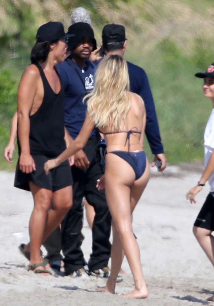 Hailey Baldwin Candids In A Swimsuit On The Beach In Miami