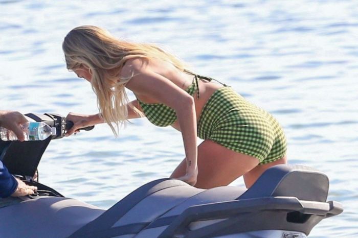 Hailey Baldwin Candids In A Swimsuit On The Beach In Miami
