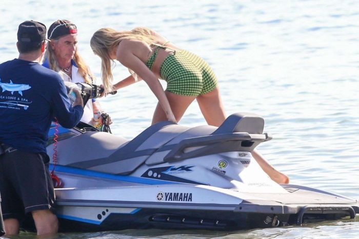 Hailey Baldwin Candids In A Swimsuit On The Beach In Miami