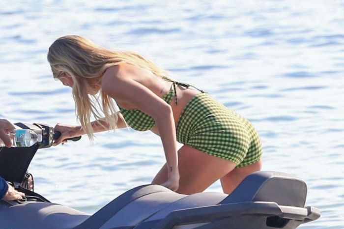 Hailey Baldwin Candids In A Swimsuit On The Beach In Miami