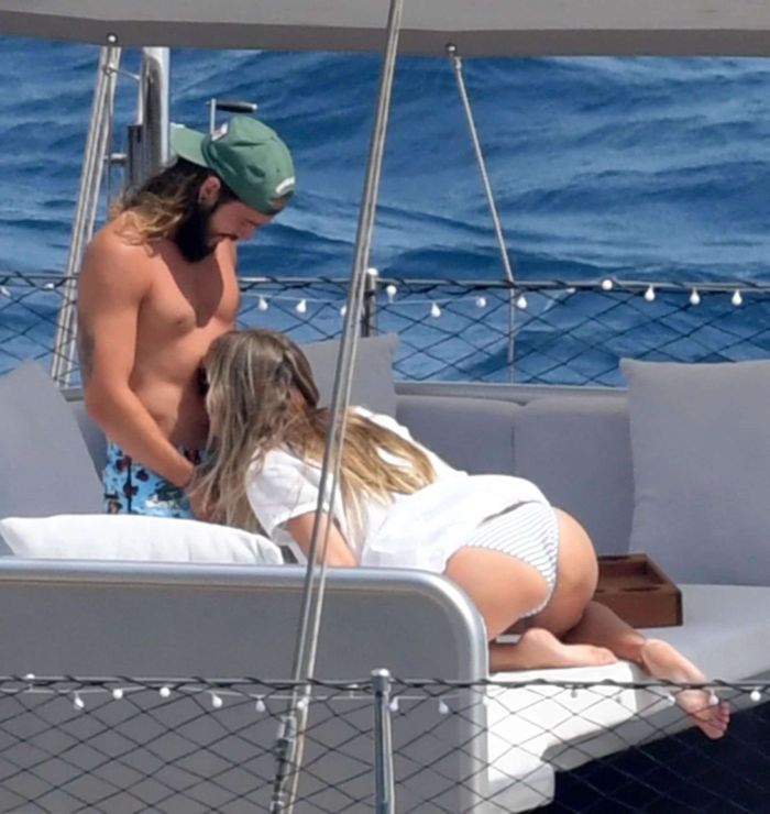 Heidi Klum Relaxing With Boyfriend On A Yacht In Capri