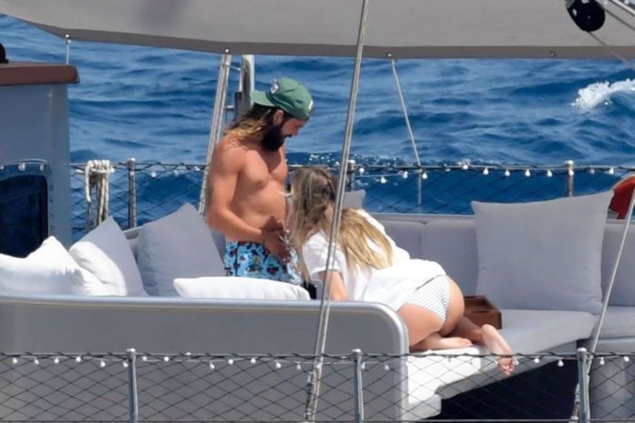 Heidi Klum Relaxing With Boyfriend On A Yacht In Capri