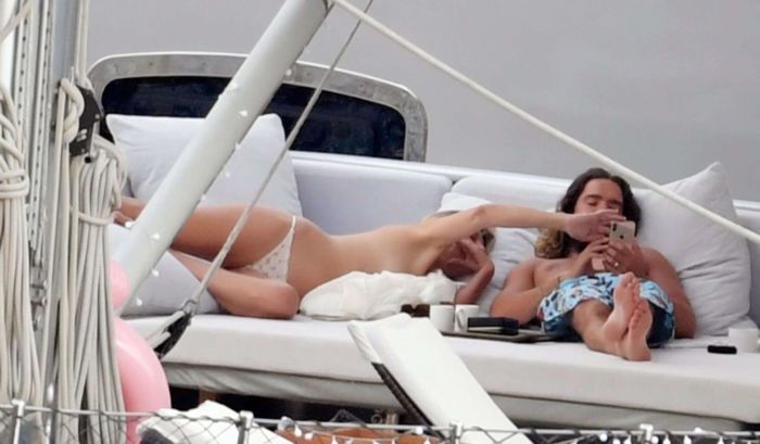 Heidi Klum Relaxing With Boyfriend On A Yacht In Capri