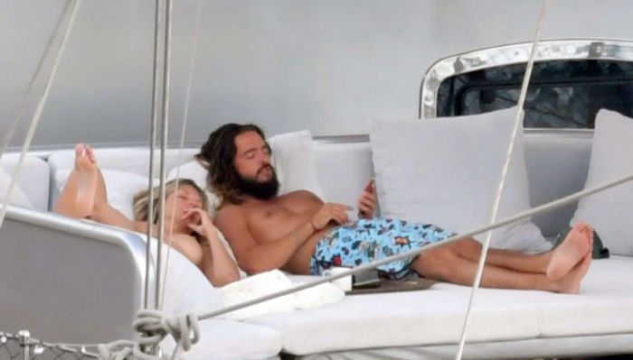 Heidi Klum Relaxing With Boyfriend On A Yacht In Capri