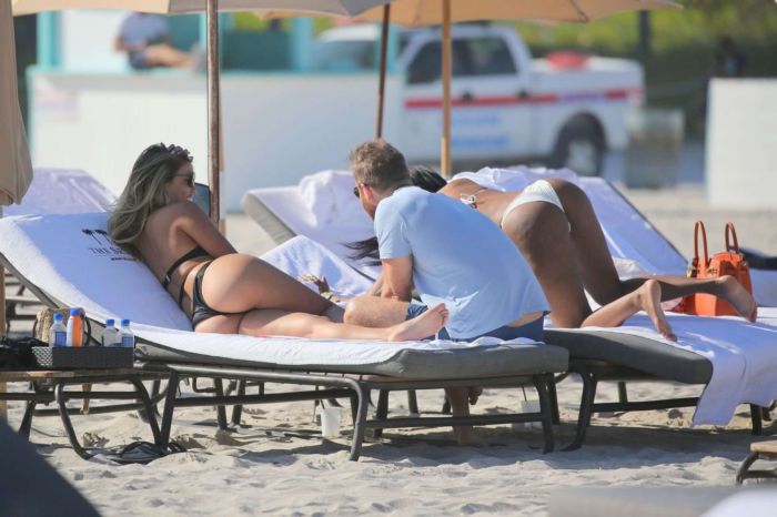 Jessica Ledon Relaxing In A Swimsuit On The Beach In Miami