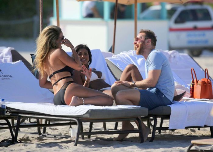 Jessica Ledon Relaxing In A Swimsuit On The Beach In Miami