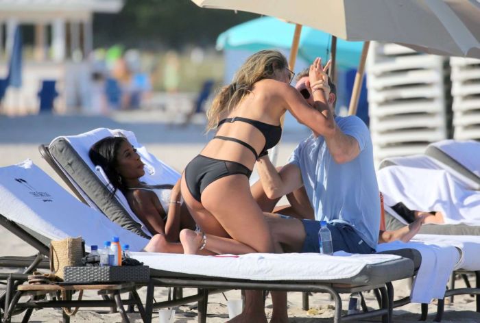 Jessica Ledon Relaxing In A Swimsuit On The Beach In Miami