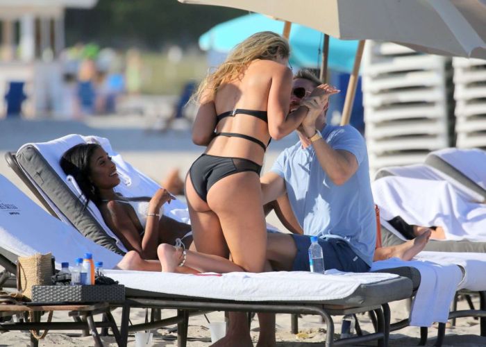Jessica Ledon Relaxing In A Swimsuit On The Beach In Miami