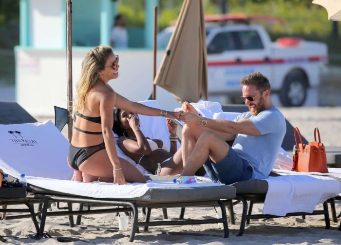 Jessica Ledon Relaxing In A Swimsuit On The Beach In Miami