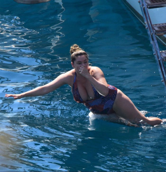 Kelly Brook In A Swimsuit On A Vacation In Turkey