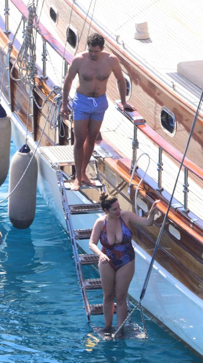 Kelly Brook In A Swimsuit On A Vacation In Turkey