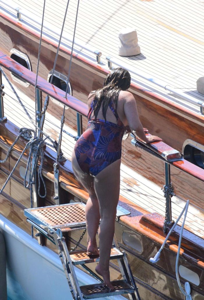 Kelly Brook In A Swimsuit On A Vacation In Turkey