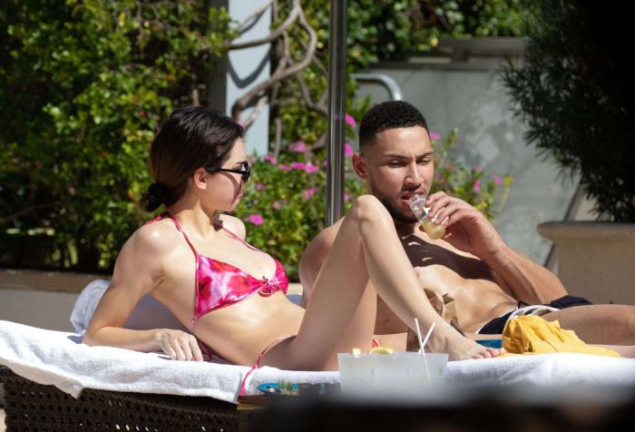 Kendall Jenner Relaxing At The Poolside In Bikini With Her Boyfriend In Miami