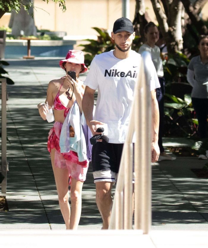 Kendall Jenner Relaxing At The Poolside In Bikini With Her Boyfriend In Miami
