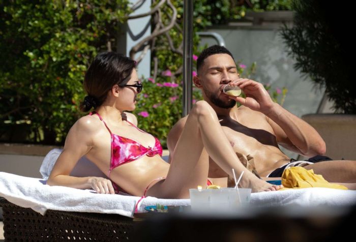 Kendall Jenner Relaxing At The Poolside In Bikini With Her Boyfriend In Miami