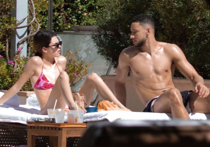 Kendall Jenner Relaxing At The Poolside In Bikini With Her Boyfriend In Miami