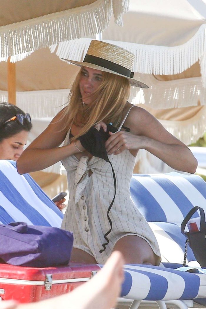 Kimberley Garner Vacationing In A Black Bikini At The Beach In Miami