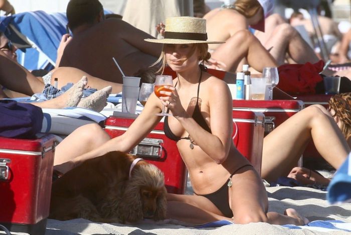 Kimberley Garner Vacationing In A Black Bikini At The Beach In Miami