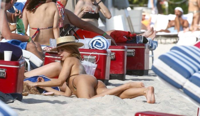 Kimberley Garner Vacationing In A Black Bikini At The Beach In Miami