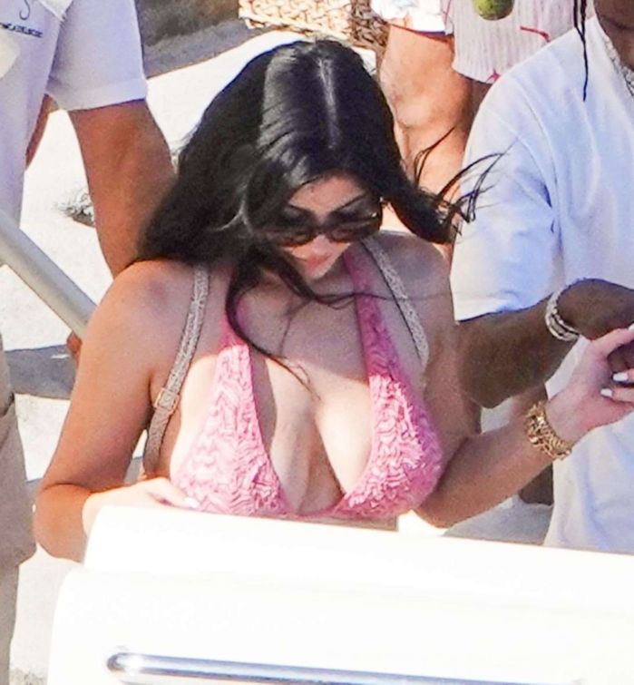 Kylie Jenner Enjoys Her Bikini Vacation In Capri 