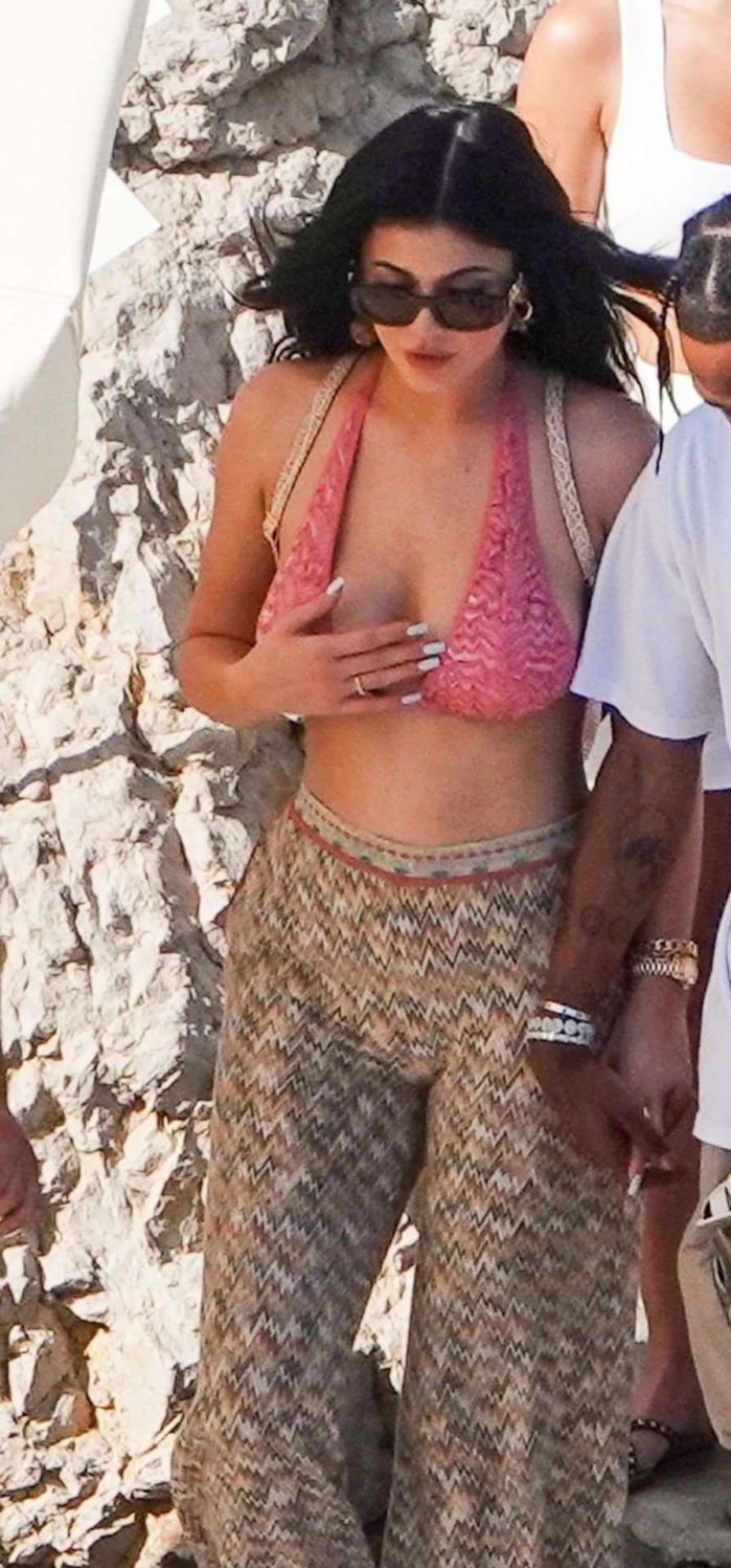 Kylie Jenner Enjoys Her Bikini Vacation In Capri 