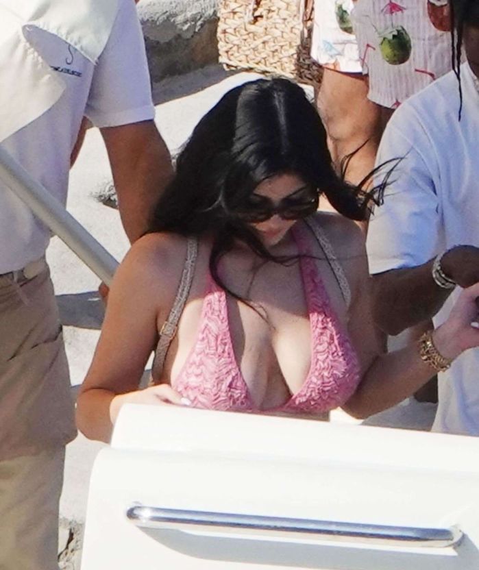 Kylie Jenner Enjoys Her Bikini Vacation In Capri 