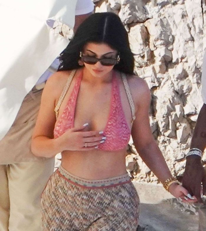 Kylie Jenner Enjoys Her Bikini Vacation In Capri 