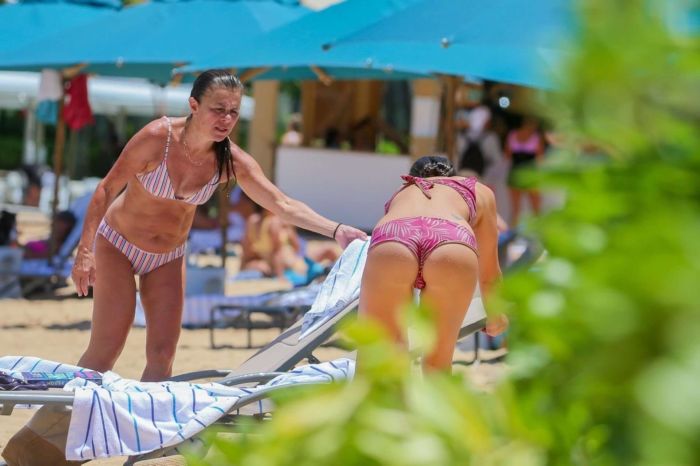 Lea Michele On A Vacation In Bikini At The Beach In Hawaii