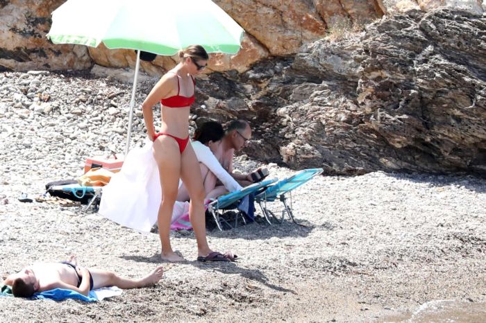 Maria Sharapova In A Red Bikini At The Beach In Italy