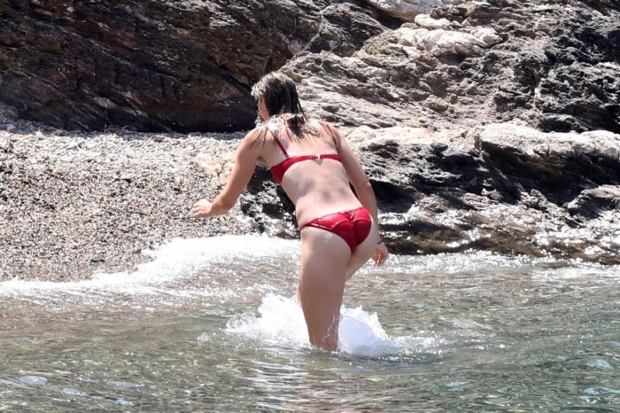 Maria Sharapova In A Red Bikini At The Beach In Italy