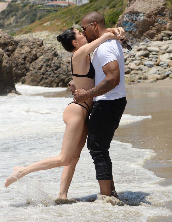 Nicole Williams Vacationing In A Black Bikini On A Beach In Los Angeles