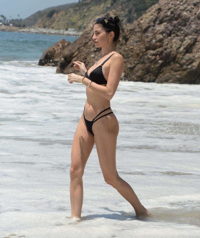 Nicole Williams Vacationing In A Black Bikini On A Beach In Los Angeles
