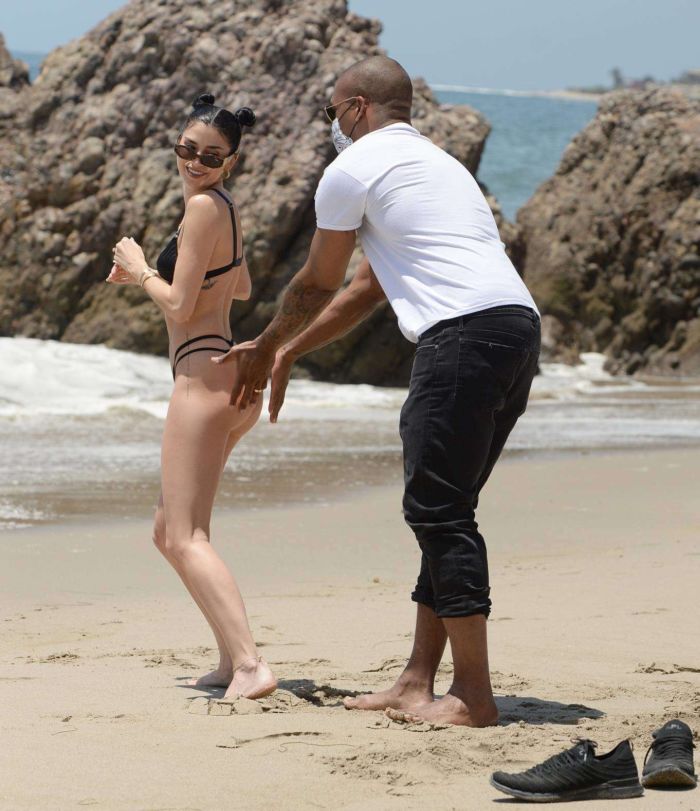 Nicole Williams Vacationing In A Black Bikini On A Beach In Los Angeles