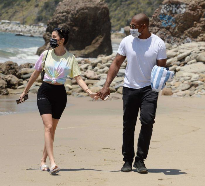 Nicole Williams Vacationing In A Black Bikini On A Beach In Los Angeles