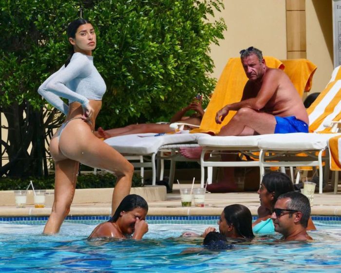Nicole Williams In A Bikini At The Swimming Pool In Las Vegas