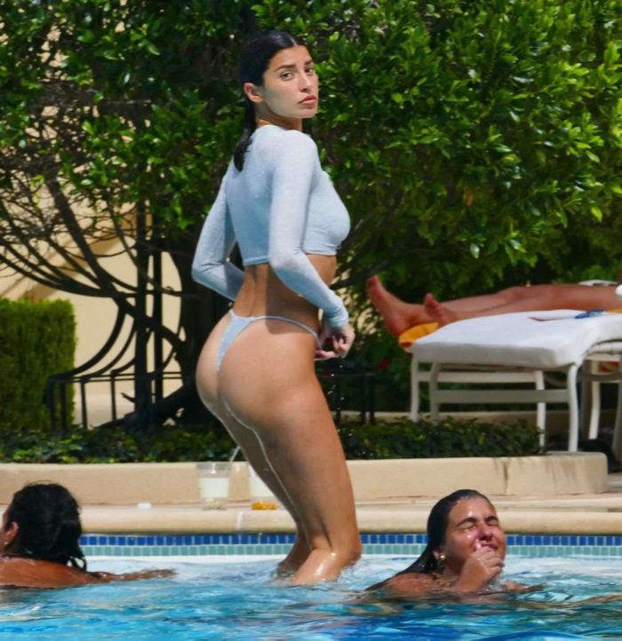 Nicole Williams In A Bikini At The Swimming Pool In Las Vegas